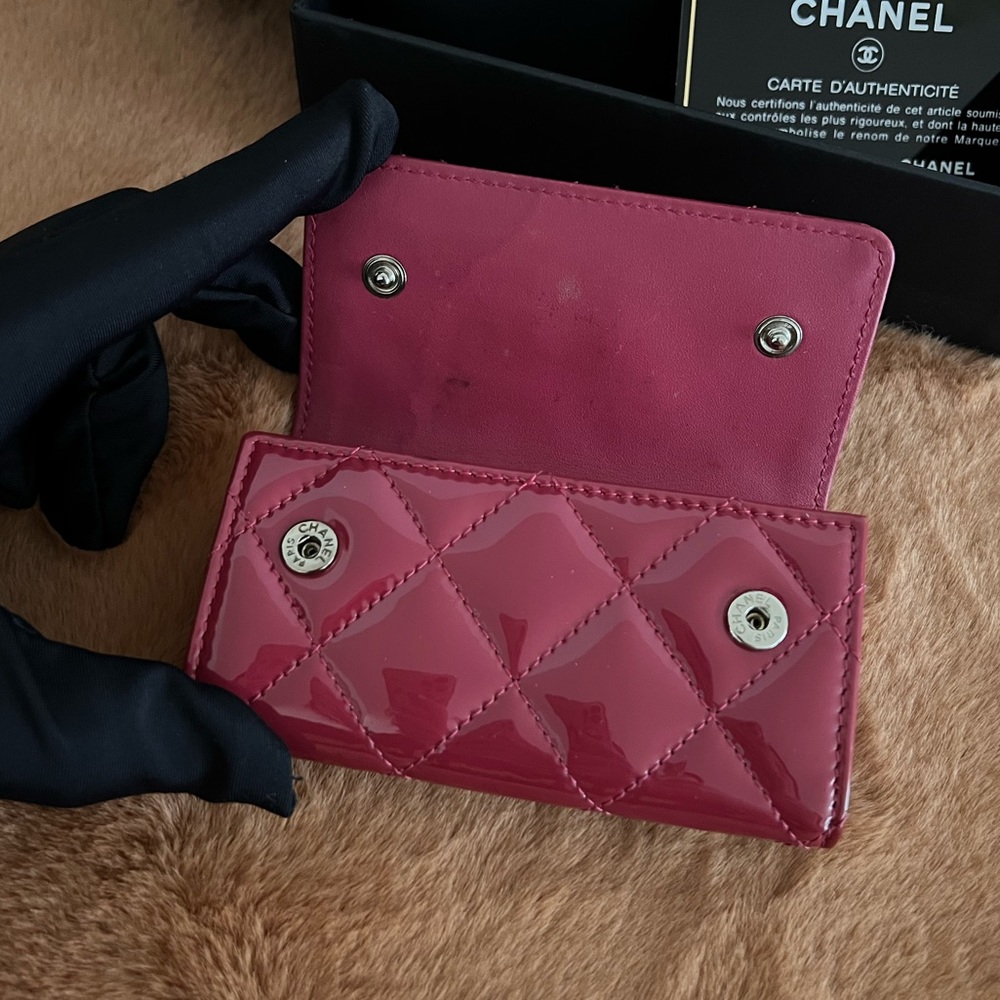 Auth Chanel Dark Pink Patent Quilted 6 Ring Key Holder - Great Condition - Picture 6 of 13